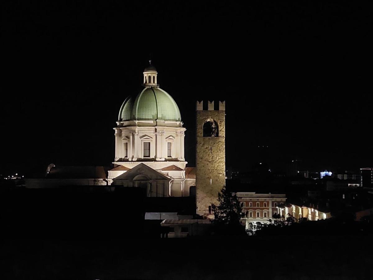 Fiordiluna, Nel Cuore Di Brescia Hotel Bagian luar foto