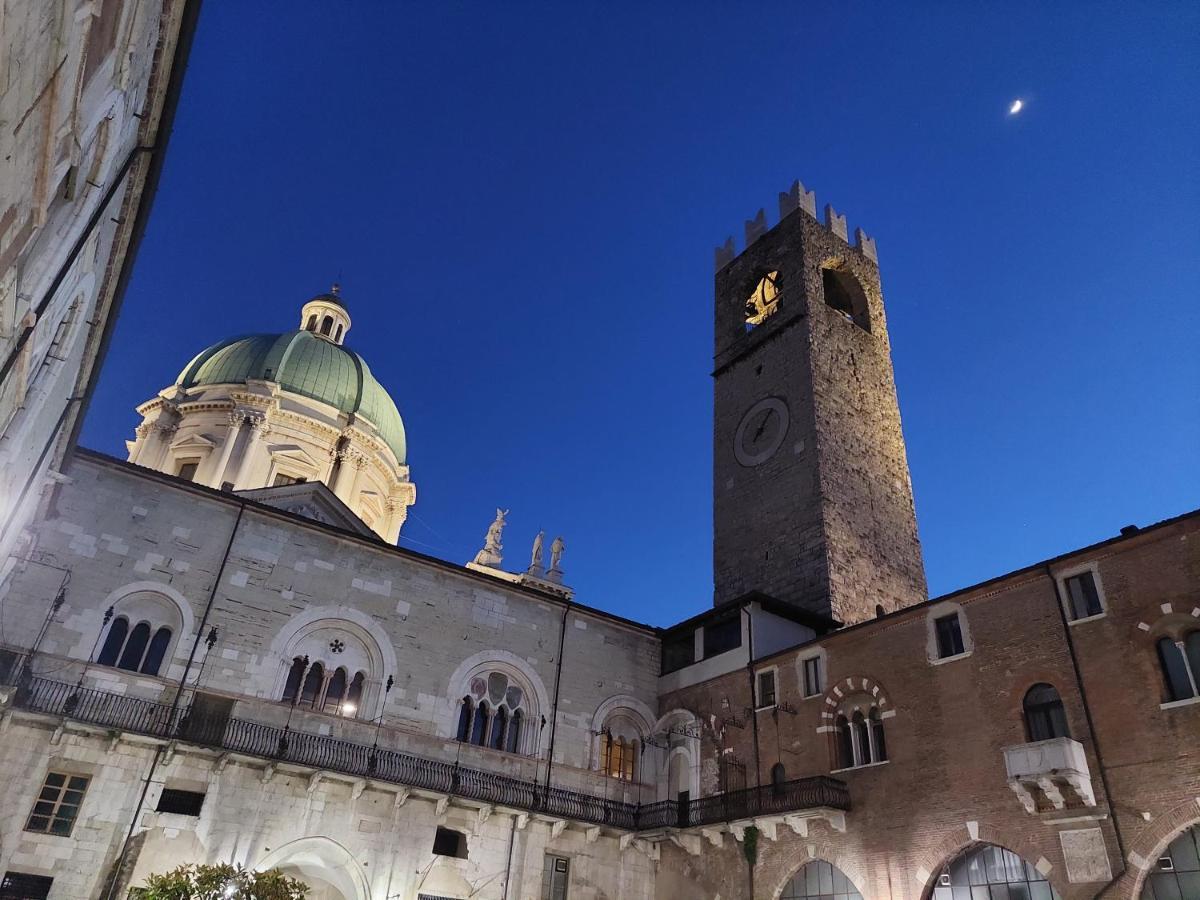 Fiordiluna, Nel Cuore Di Brescia Hotel Bagian luar foto